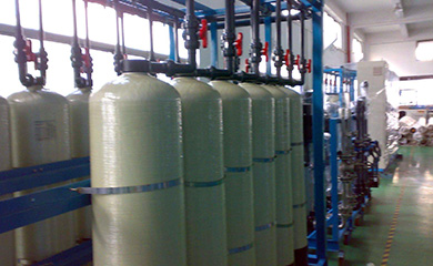 拋光混床的樹脂是不能再生重復使用的。拋光混床又稱一次性混床一般情況用在工藝末端，用來更進一步提高產水水質。為獲得電子、醫藥或其他行業用電導率0.055μS/cm（電阻率18.2 MΩ·cm）的理論純水，在普通混床或EDI凈水設備后，通常還裝設拋光混床進行最終的精處理。