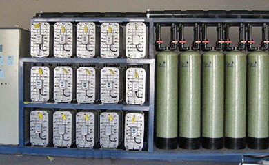 半導體、集成電路芯片及封裝、液晶顯示、高精度線路板、光電器件、各種電子器件、微電子工業、大規模、超大規模集成電路需用大量的純水、高純水、超純水清洗半成品、成品。集成電路的集成度越高，線寬越窄，對水質的要求也越高。目前我國電子工業部把電子級水質技術分為五個行業等級，分別為18MΩ.cm、15MΩ.cm、10MΩ.cm、2MΩ.c