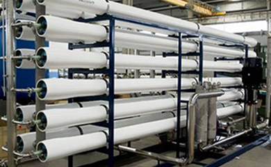       電泳涂裝線、琉璃清洗線有很多水洗工藝。工件清洗的效果直接影響到產(chǎn)品生產(chǎn)后續(xù)的穩(wěn)定性。水洗一般有自來(lái)水噴淋清洗、自來(lái)水浸漬清洗、純水浸漬清洗、純水噴淋洗、干凈純水噴淋清洗等各道工序。 電泳涂裝線、琉璃清洗線水洗電導(dǎo)率一般要求在15μS/cm2。