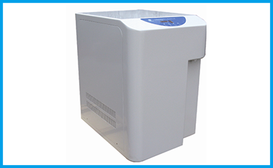 實(shí)驗(yàn)室超純水機(jī)特點(diǎn)，自來(lái)水進(jìn)水，同時(shí)生產(chǎn)純水和超純水，極大的滿足了實(shí)驗(yàn)室的用水需求；產(chǎn)品小型集成化、模塊化、人性化設(shè)計(jì)，方便使用，占地面積小，外形美觀；水質(zhì)下降報(bào)警功能，耗材使用到期更換提醒等功能；水質(zhì)穩(wěn)定，節(jié)水、節(jié)電、節(jié)時(shí)。