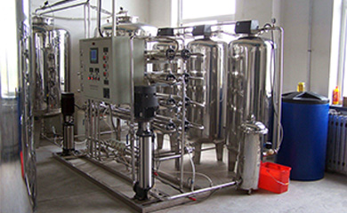       宏森環(huán)保所生產的設備經過廠家專業(yè)的設計生產可以長期穩(wěn)定的提供純化水，可滿足藥廠、醫(yī)院純化水制取、輸液制取的要求。科利達環(huán)保純化水系統(tǒng)可用于醫(yī)療器械、醫(yī)藥制劑、體外診斷試劑、制藥用水、血液凈化、血液透析、大輸液、生化制品用水、醫(yī)用無菌水、口服液用水、消毒室、醫(yī)院供應室、中央供水等。